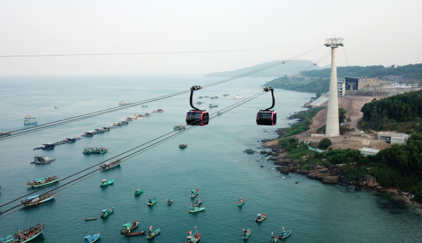 Những góc đẹp lạ của Nam Phú Quốc nhìn từ cáp treo Hòn Thơm
